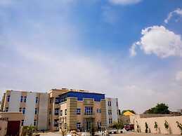 Sarina Suites and Apartments