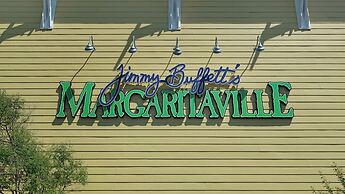 2BR Condo w/ Pool & Lagoon View