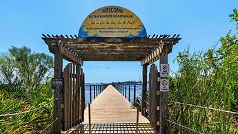 2BR Condo w/ Pool & Lagoon View