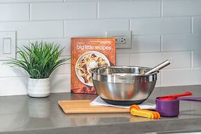 2BR/2BA Condos in Kuhio at Waikiki with Parking!