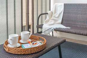 2BR/2BA Condos in Kuhio at Waikiki with Parking!