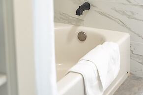 2BR/2BA Condos in Kuhio at Waikiki with Parking!