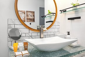 2BR/2BA Condos in Kuhio at Waikiki with Parking!