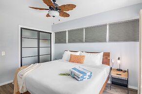 2BR/2BA Condos in Kuhio at Waikiki with Parking!