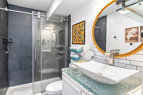 2BR/2BA Condos in Kuhio at Waikiki with Parking!