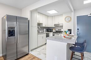 2BR/2BA Condos in Kuhio at Waikiki with Parking!