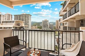 2BR/2BA Condos in Kuhio at Waikiki with Parking!