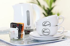 Modern 4 Bed Townhouse with Parking