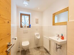 Farmhouse With Swimming Pond and hot tub