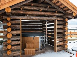 Farmhouse With Swimming Pond and hot tub