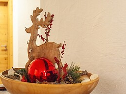 Farmhouse With Swimming Pond and hot tub