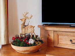 Farmhouse With Swimming Pond and hot tub