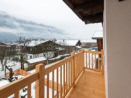 Farmhouse With Swimming Pond and hot tub