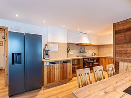 Farmhouse With Swimming Pond and hot tub
