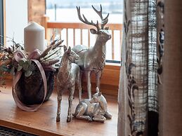 Farmhouse With Swimming Pond and hot tub