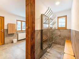 Farmhouse With Swimming Pond and hot tub