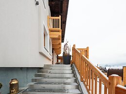 Farmhouse With Swimming Pond and hot tub