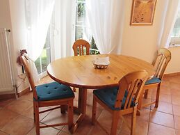 Doppelhaushaelfte mit Windgeschuetzter Terrasse