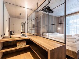 Premium Holiday Apartment With Sauna and Garden