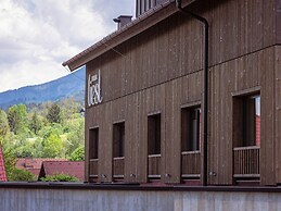 Premium Holiday Apartment With Sauna and Garden