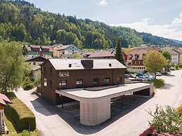 Premium Holiday Apartment With Sauna and Garden