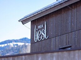 Premium Holiday Apartment With Sauna and Garden