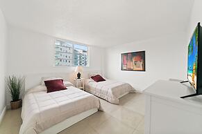 Ocean Peace of Mind - Beachfront Condo With Pool & Gym