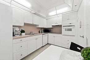 Ocean Peace of Mind - Beachfront Condo With Pool & Gym