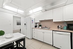 Ocean Peace of Mind - Beachfront Condo With Pool & Gym