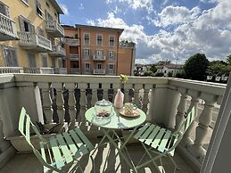 Relax, Explore & Savor Lucca