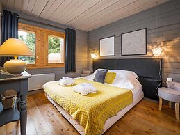 Large Chalet With Barrel Sauna and Whirlpool