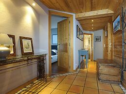 Large Chalet With Barrel Sauna and Whirlpool