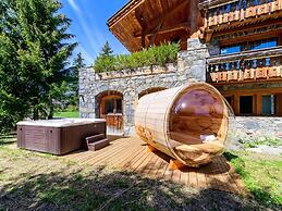 Large Chalet With Barrel Sauna and Whirlpool