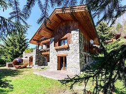 Large Chalet With Barrel Sauna and Whirlpool