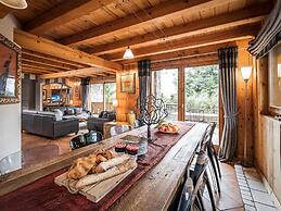 Large Chalet With Barrel Sauna and Whirlpool