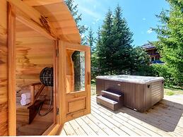 Large Chalet With Barrel Sauna and Whirlpool
