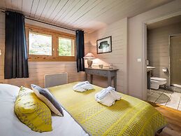 Large Chalet With Barrel Sauna and Whirlpool