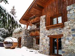 Large Chalet With Barrel Sauna and Whirlpool