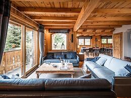 Large Chalet With Barrel Sauna and Whirlpool
