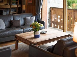 Large Chalet With Barrel Sauna and Whirlpool