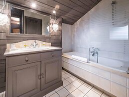 Large Chalet With Barrel Sauna and Whirlpool