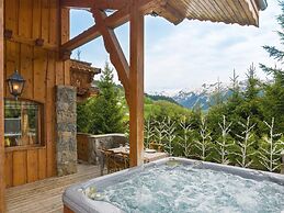 Large Chalet With Barrel Sauna and Whirlpool