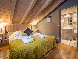 Large Chalet With Barrel Sauna and Whirlpool