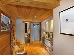 Large Chalet With Barrel Sauna and Whirlpool