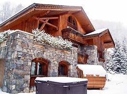 Large Chalet With Barrel Sauna and Whirlpool