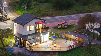 Danyang Greennarae Dokche Poolvilla Pens