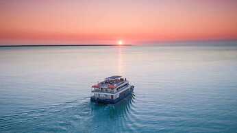 Zenlux 4BR Waterfront Penthouse Pad 270 Panoroma