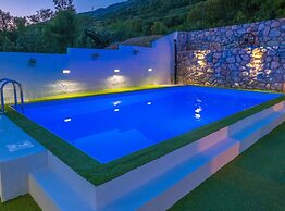 Exquisite Holiday Home With Private Pool and Sauna