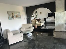 Tranquil Spacious Villa With Private Pool
