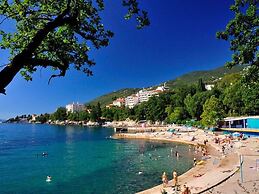 Secluded Lovran Apartment With Balcony and Patio